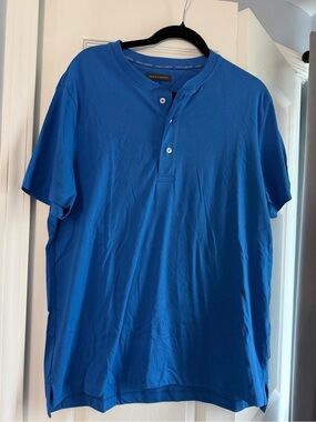 Vince Camuto Men’s Royal Blue Short-Sleeve Henley